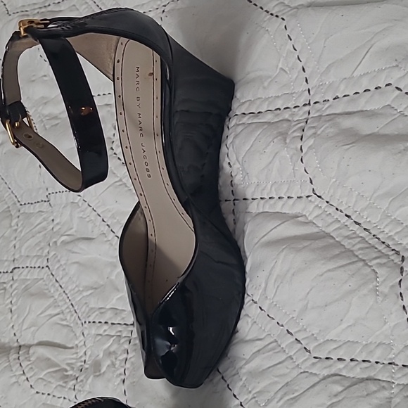 Marc Jacobs Size 8/  3.5” peep toe leather wedges sandle - Picture 8 of 13